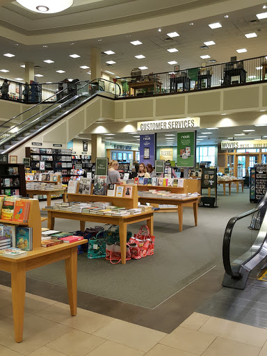 Book Store «Barnes & Noble», reviews and photos, 3195 28th St SE, Grand Rapids, MI 49512, USA