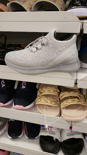 Shopping Mall «Woodforest Shopping Center», reviews and photos, 443 Uvalde Rd, Houston, TX 77015, USA