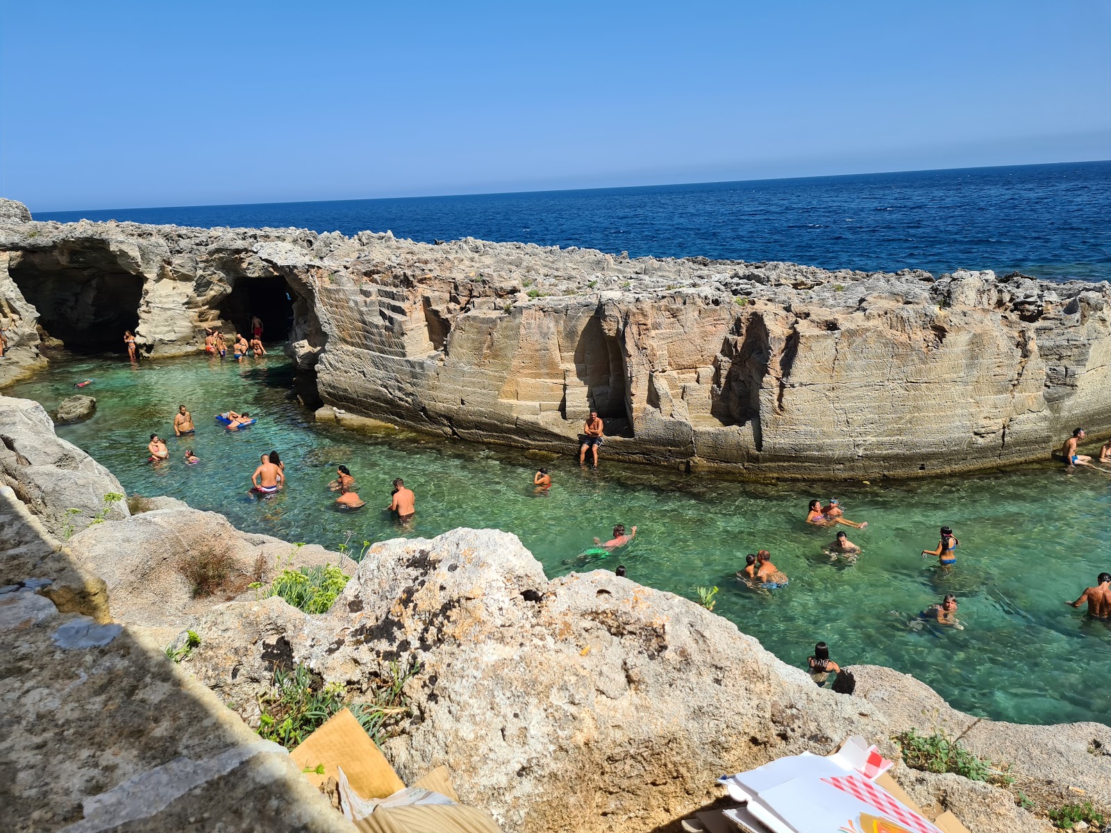 Fotografie cu Spiaggia e Piscina Naturale di Marina Serra cu o suprafață de apă pură albastră