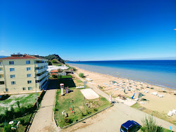 Fotografie cu Akraba beach și așezarea
