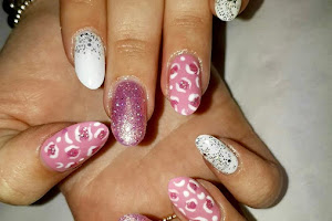 Becky Watson Nails