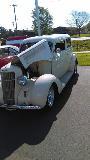 Car Dealer «Golling Chrysler Dodge Jeep Ram of Chelsea», reviews and photos, 1500 S Main St, Chelsea, MI 48118, USA