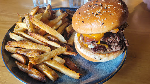 The Clove Hitch Bar & Bistro