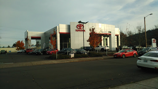 Lithia Toyota of Springfield, 163 S 9th St, Springfield, OR 97477, USA, 