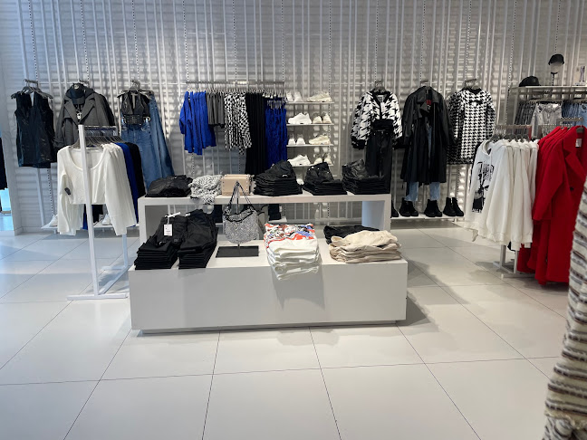 Bershka Horário de abertura