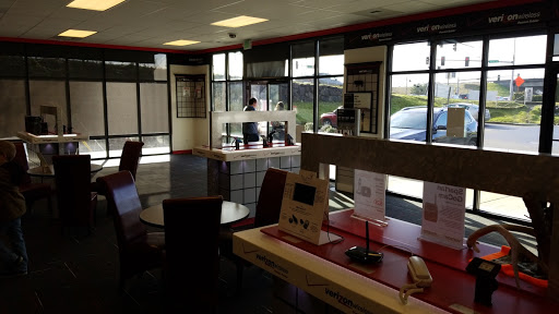 Cell Phone Store «Verizon Wireless - Cellular Plus», reviews and photos, 98 N Minor Rd, Kelso, WA 98626, USA