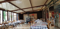 Atmosphère du La Guinguette du Vieux Moulin - Restaurant Villeneuve-lès-Avignon à Villeneuve-lès-Avignon - n°12