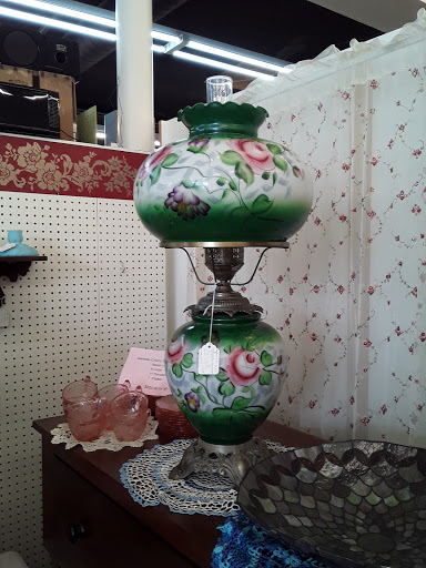 Antique Store «National Road Antique Mall», reviews and photos, 39 W Main St, Cambridge City, IN 47327, USA