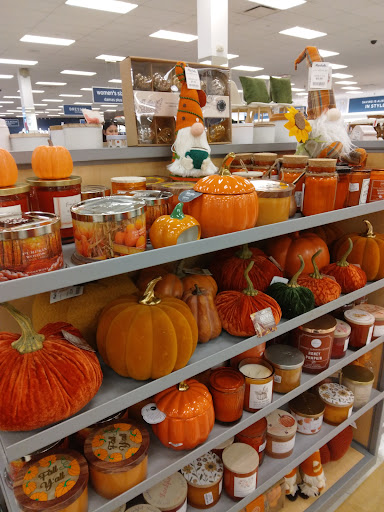 Shopping Mall «Bay Plaza Shopping Center», reviews and photos, 2100 Bartow Ave, Bronx, NY 10475, USA