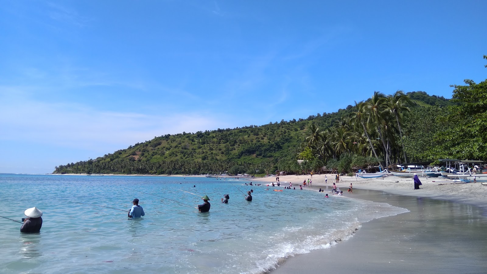 Pandanan beach的照片 带有米色沙子表面