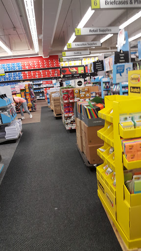 Office Supply Store «Staples», reviews and photos, 2950 Belcrest Center Dr, Hyattsville, MD 20782, USA