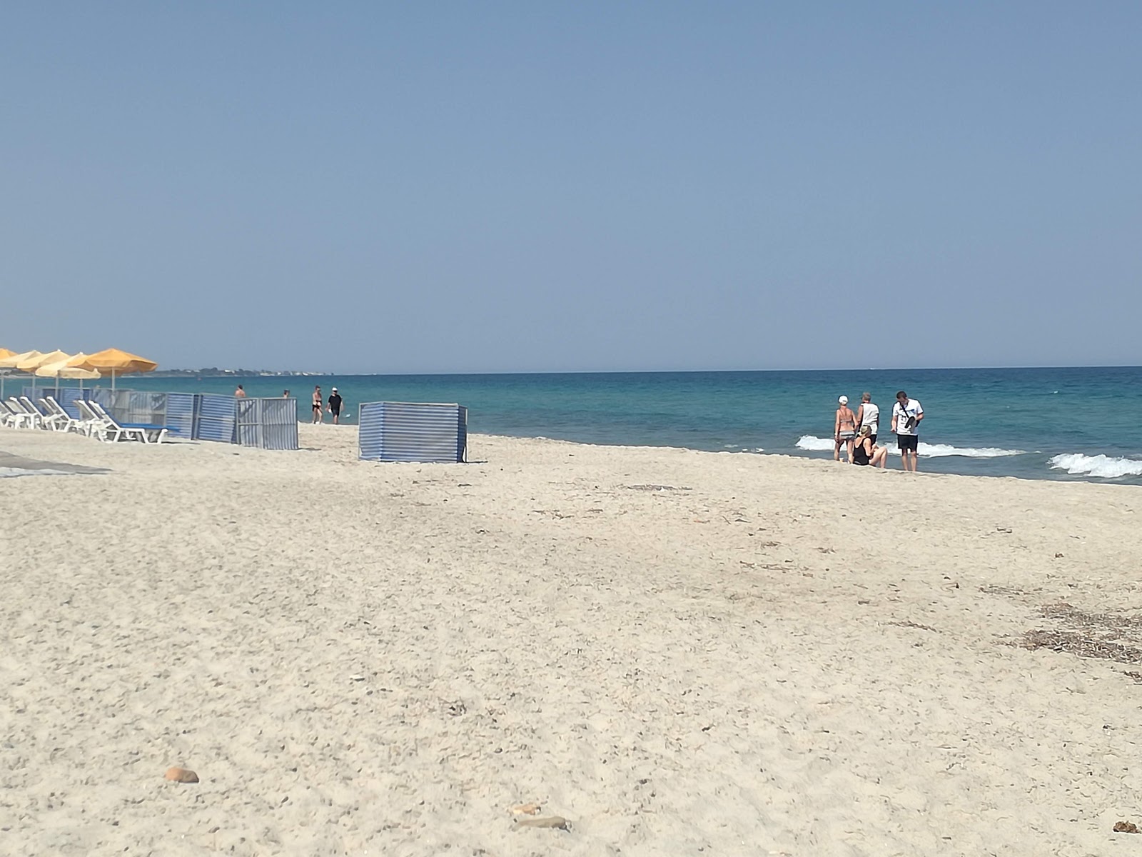 Foto de Marmari beach - lugar popular entre os apreciadores de relaxamento