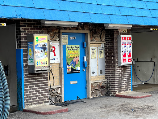 Car Wash «Grand & Oakley Car Wash», reviews and photos, 2300 W Grand Ave, Chicago, IL 60612, USA