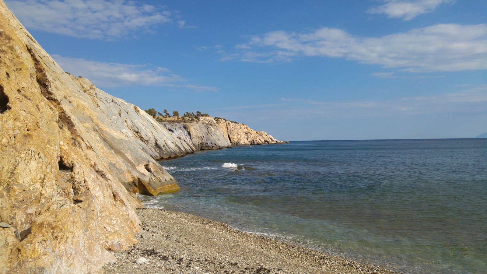 Valokuva Marmaritsa beachista. puhtaustasolla korkea