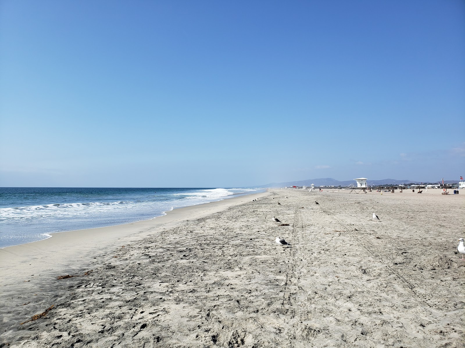 Foto di Del Mar beach con una superficie del sabbia beige