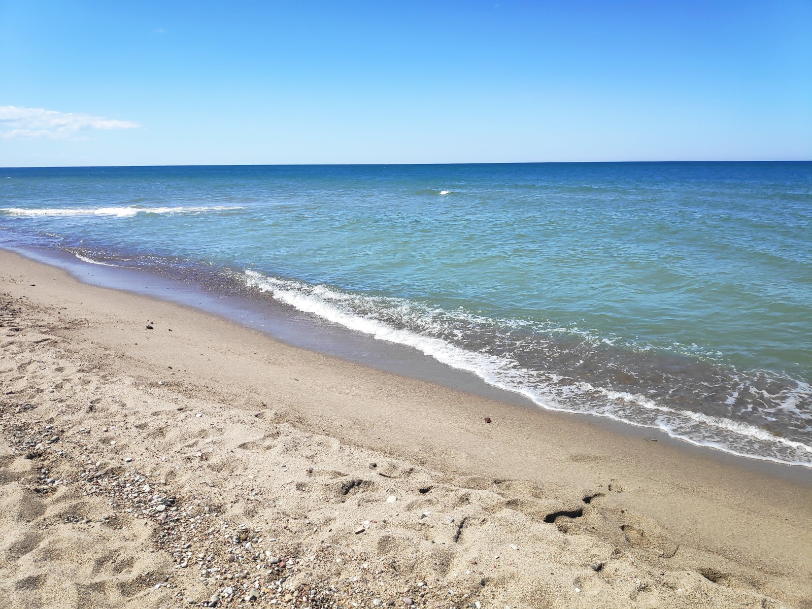 Yantarnyy Beach'in fotoğrafı - rahatlamayı sevenler arasında popüler bir yer