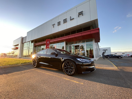 Tesla Québec - Centre de Service+