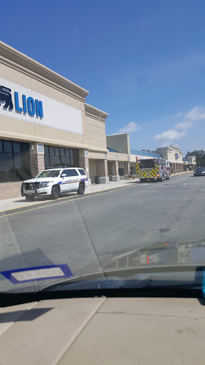 Shopping Mall «Fairfield Shopping Center», reviews and photos, 5322 Lord Dunmore Ct, Virginia Beach, VA 23464, USA