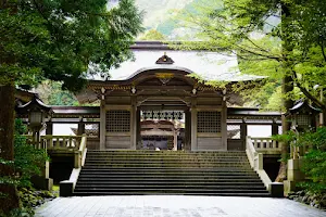 Yahiko Shrine Homotsuden image