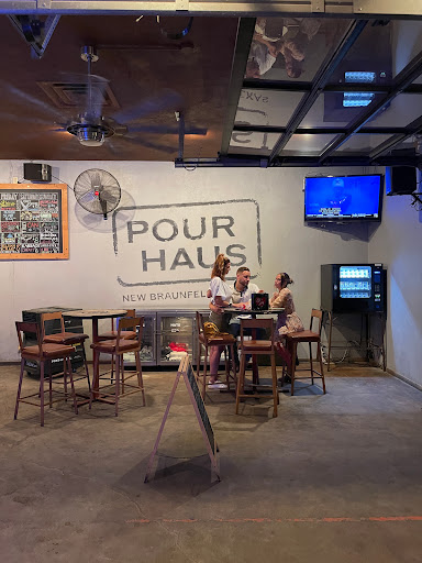 Bar «Pour Haus Patio Bar», reviews and photos, 343 W San Antonio St, New Braunfels, TX 78130, USA