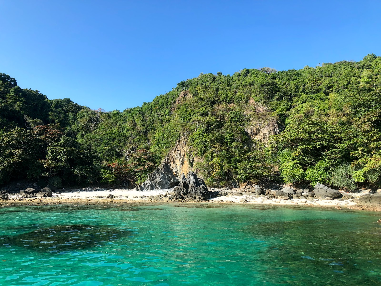 Ko He Beach的照片 带有明亮的沙子表面