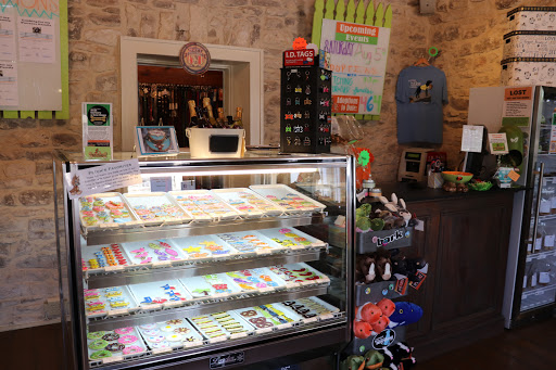 Pet Store «Fetch & Friskers Barkery and Bow-tique», reviews and photos, 701 S Main St, Boerne, TX 78006, USA