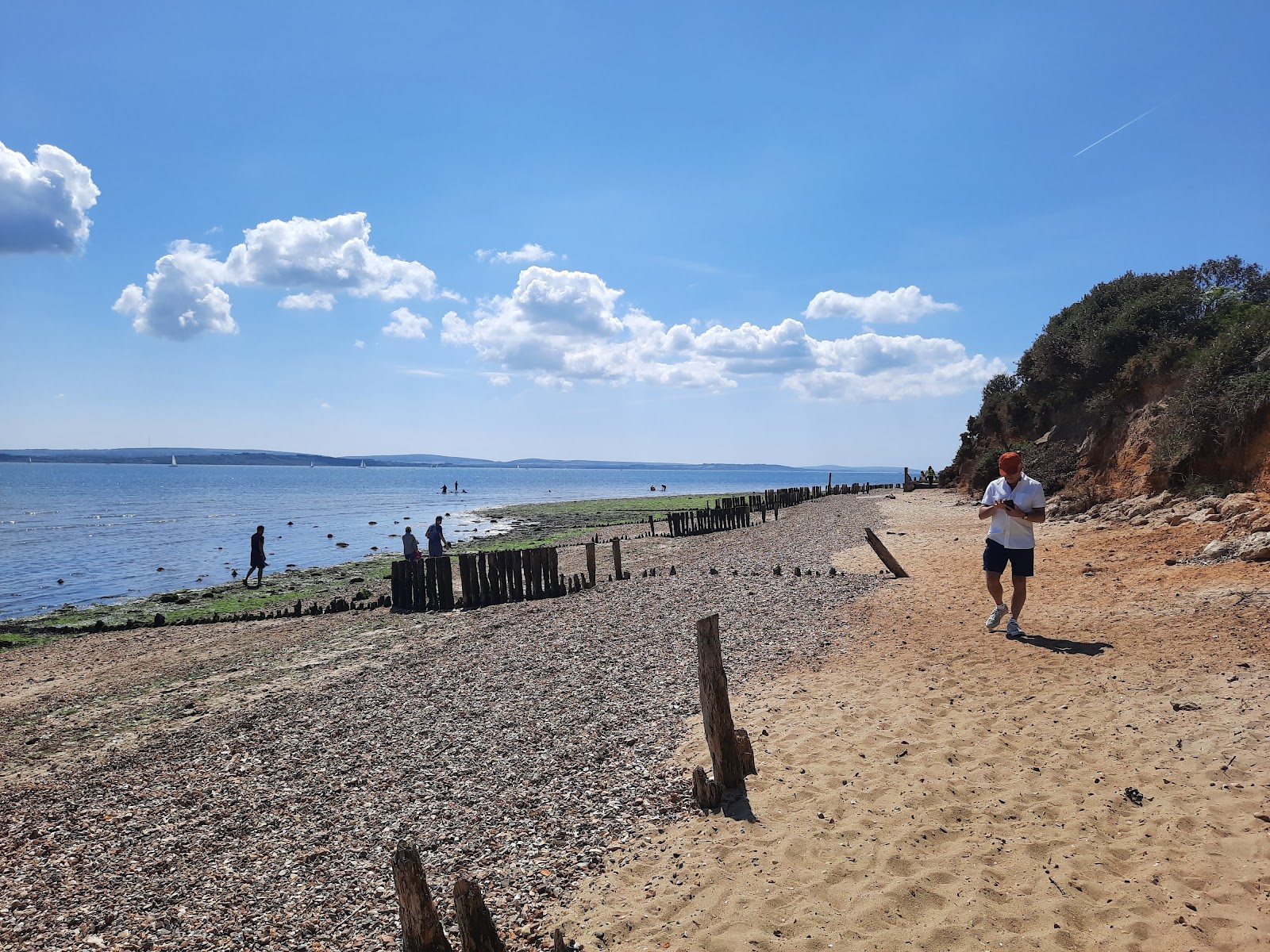 Foto de Playa de Lepe con guijarros beige superficie