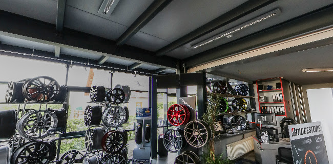 Rezensionen über Reifen Deubzer GmbH - Reifen + Räder Kompetenzzentrum in Küssnacht SZ - Reifengeschäft