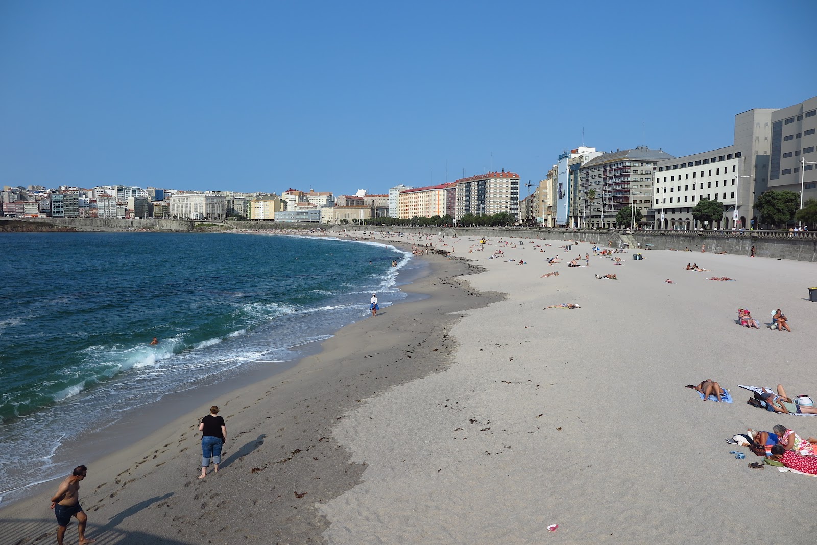 Fotografie cu Playa del Orzan cu o suprafață de apă pură albastră