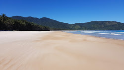 Φωτογραφία του Aventureiro Beach και η εγκατάσταση