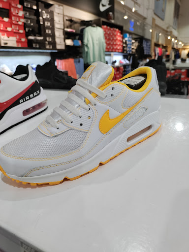 Shoe Store «WSS», reviews and photos, 7111 Vineland Ave, North Hollywood, CA 91605, USA