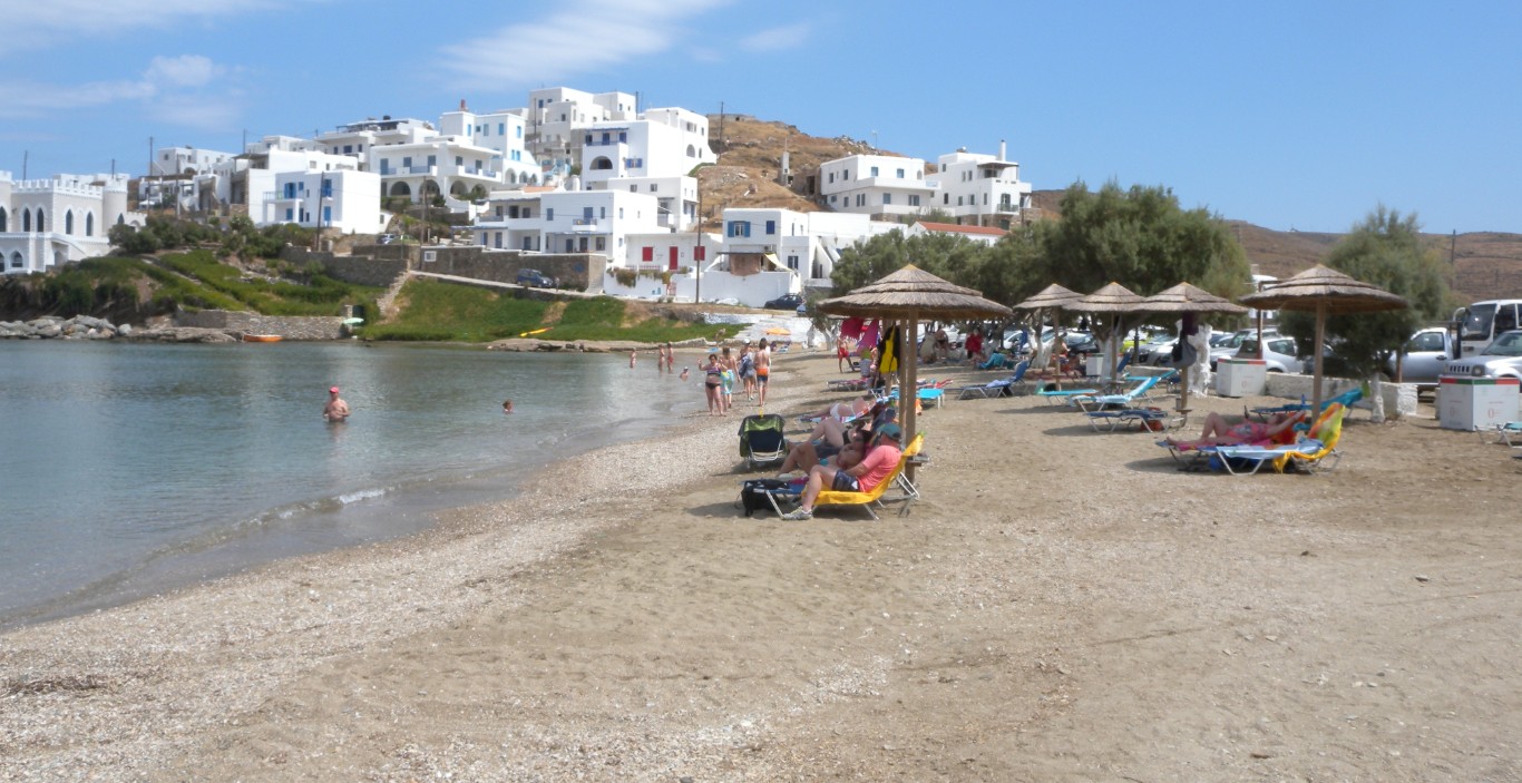 Foto de Paralia Loutra área de servicios