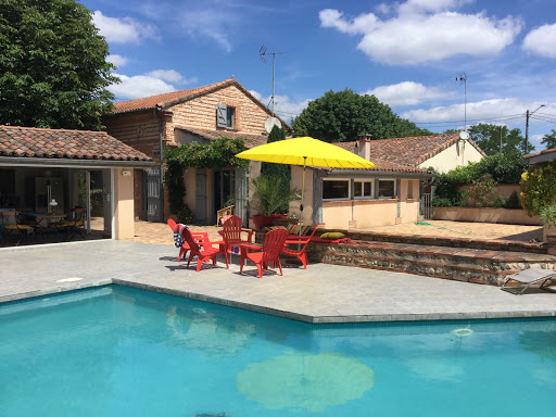 Maison d'hôtes avec piscine chauffée à Toulouse | Location de vacances Bed and Breakfast à Toulouse – Chambre privée à lit double avec salle de douches et wc.