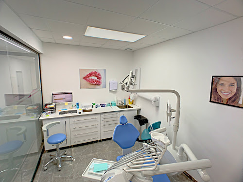 Cabinet Dentaire Aubagne Dentéclat - Orthodontiste, Implants dentaires, facettes à Aubagne