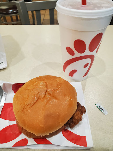 Fast Food Restaurant «Chick-fil-A», reviews and photos, 600 Chastain Rd NW #100, Kennesaw, GA 30144, USA