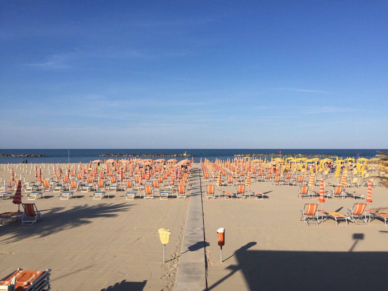 Valokuva Spiaggia Campo Europaista. pinnalla turkoosi vesi:n kanssa