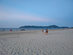 Tan Canh Duong Beach'in fotoğrafı geniş bir kıyı şeridi ile birlikte