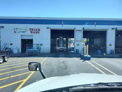 Little Sisters Truck Wash Barstow en Barstow