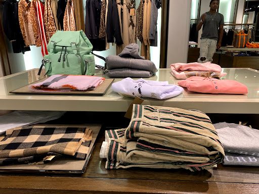 Clothing Store «Burberry Outlet», reviews and photos, 5220 Fashion Outlets Way, Rosemont, IL 60018, USA