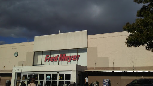 Grocery Store «Fred Meyer», reviews and photos, 777 NW Kings Blvd, Corvallis, OR 97330, USA