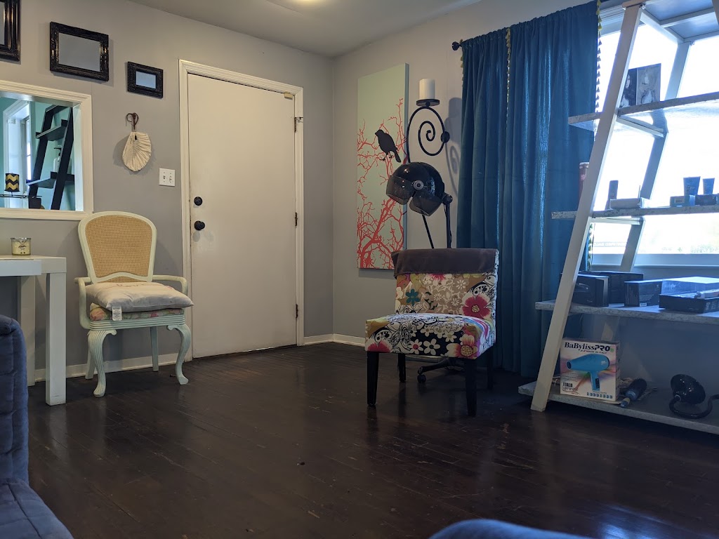 Fringes Studio Salon & Spa 37918