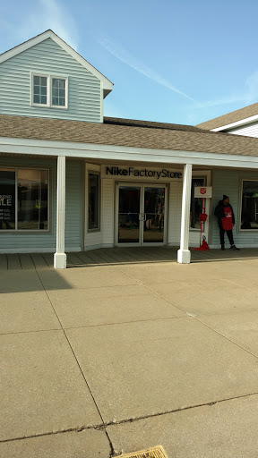 Clothing Store «Nike Factory Store», reviews and photos, 917 Lighthouse Pl, Michigan City, IN 46360, USA