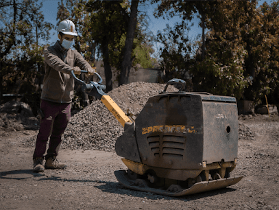 Construction machine dealer