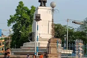 Rishi Bankim Chandra Chattopadhyay Statue image