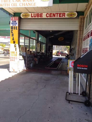 Car Wash «Crescenta Valley Car Wash», reviews and photos, 2800 Foothill Blvd, La Crescenta, CA 91214, USA