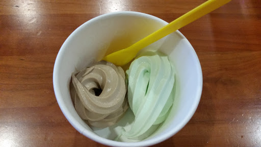 Frozen Yogurt Shop «Peaks Frozen Yogurt Bar», reviews and photos, 15600 NE 8th St, Bellevue, WA 98008, USA