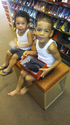 Shopping Mall «Manor Plaza Shopping Center», reviews and photos, 1000 NW 10th Ave, Fort Lauderdale, FL 33311, USA