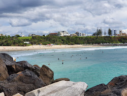 Photo de Duranbah Beach entouré de montagnes