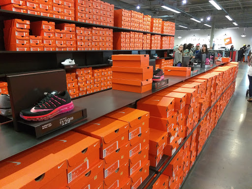Clothing Store «Nike Factory Store», reviews and photos, 102 The Arches Cir, Deer Park, NY 11729, USA