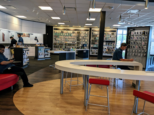 Cell Phone Store «Verizon», reviews and photos, 4782 Millenia Plaza Way, Orlando, FL 32839, USA